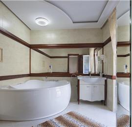 5 bedroom bayside villa with pool near Kotor, sleeps 12